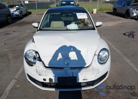 2013 Volkswagen Beetle 2.5L z USA, uszkodzony, nr VIN 3VWJP7AT8DM660482